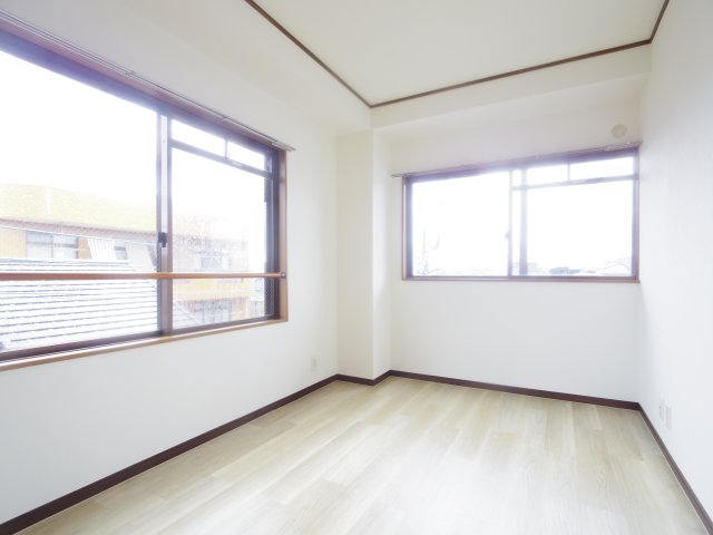 リファイン山加の内装写真