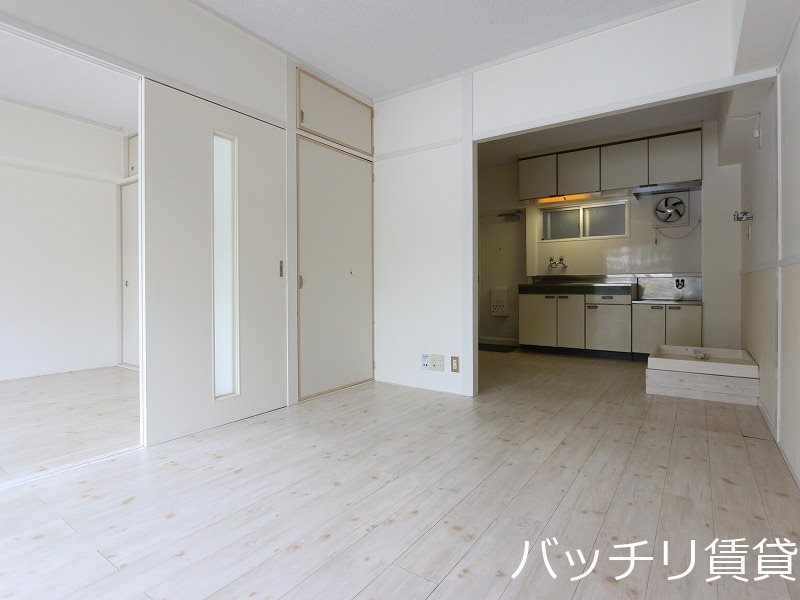 居室・リビング　別号室の画像。現況を優先します。