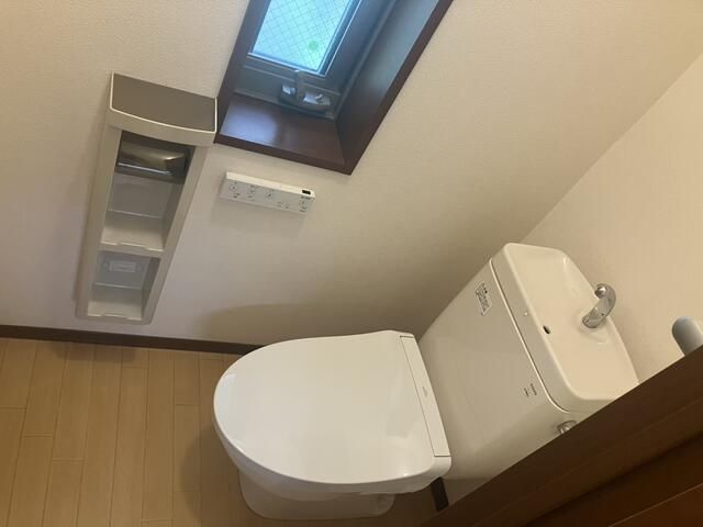 ＪＲ中央線 荻窪駅 徒歩8分 3階建 築20年のトイレ写真