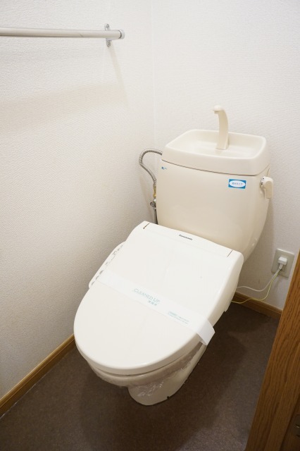 トイレ　※同仕様写真です