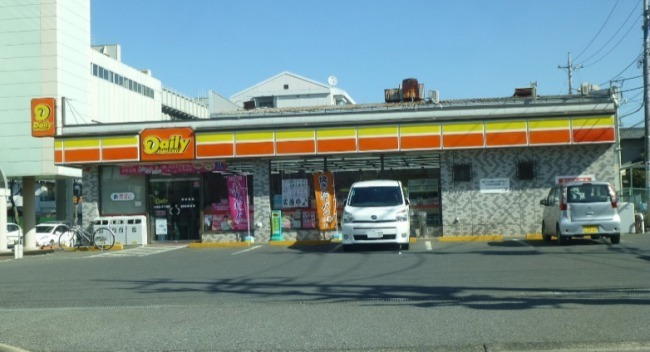 コンビニ　デイリーヤマザキ 小倉台3丁目店（コンビニ）まで551m