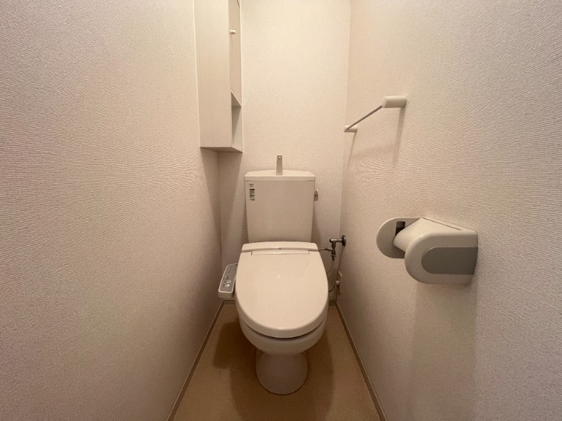 地下鉄千日前線 新深江駅 徒歩4分 2階建 築13年のトイレ写真