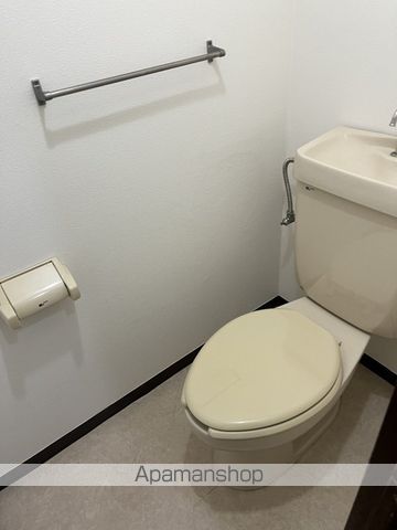 ブルーライン 新羽駅 徒歩15分 4階建 築38年の内装写真