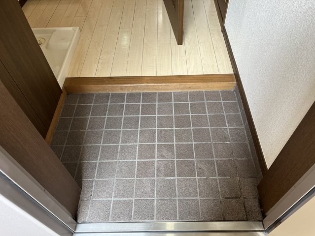 玄関　クリスタルタウン金山