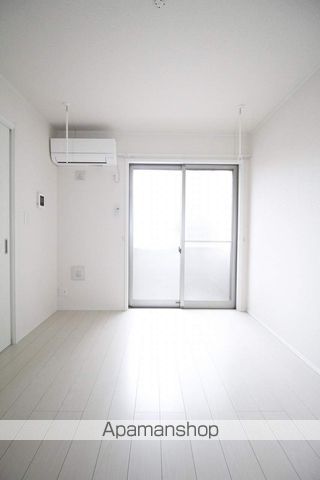Calm Heightsの居間写真