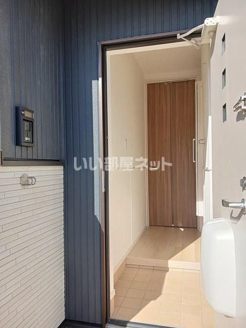 ホワイトルーム恩地の玄関写真