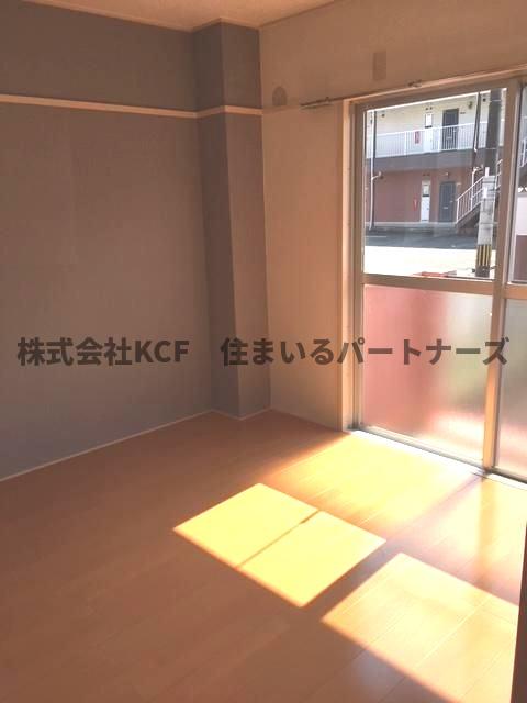 東合川ハイツの居間写真