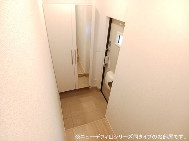 クレストコートみらいの玄関写真