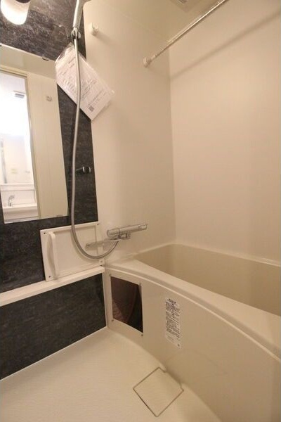 バス・シャワールーム　※写真は同じマンションの違う部屋のものになります。