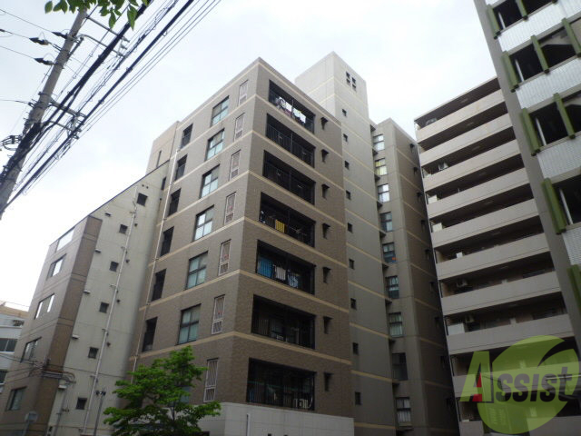 建物外観　シャープなデザインが印象的な洗練の住まい