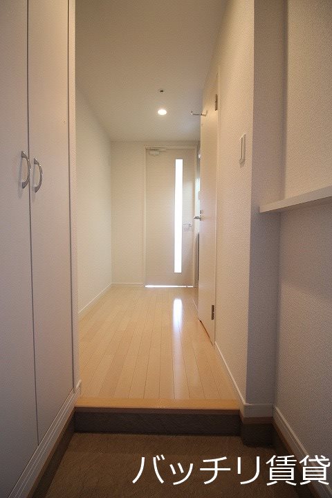 玄関　別号室タイプの為、現状を優先致します。