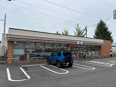 コンビニ　セブンイレブン札幌自衛隊駅前店（コンビニ）まで114m