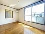 居室・リビング　南東向き洋室6帖！角部屋二面採光の陽当りの良いお部屋です♪エ