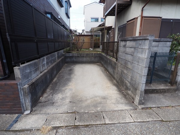 【高針原住宅の駐車場】