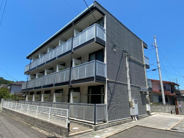 【松山市辻町のマンションの建物外観】