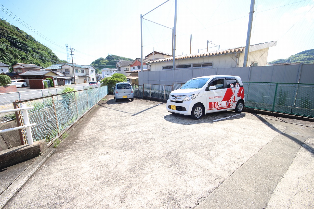 【コスモハイツ小林の駐車場】