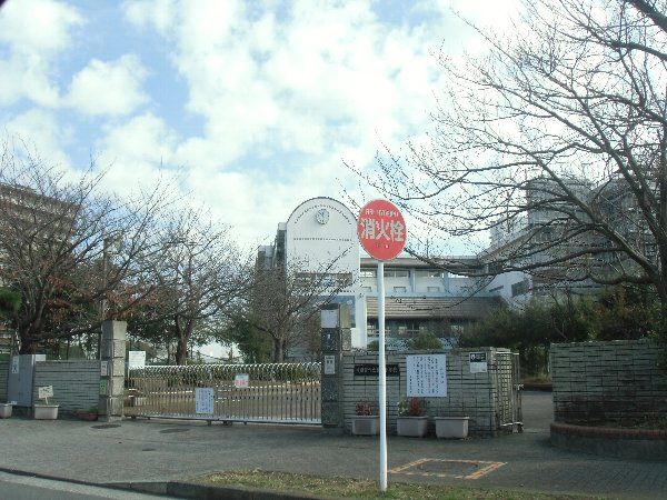 【横須賀市吉倉町のアパートの小学校】