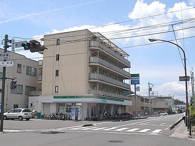 コンビニ　ファミリーマート船岡中央店（コンビニ）まで516m