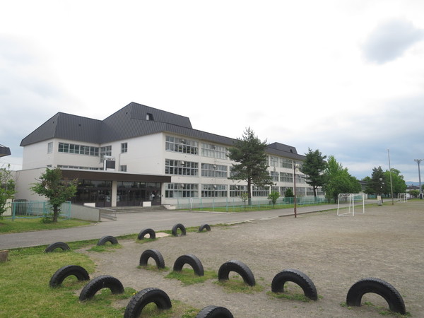 【旭川市永山十二条のアパートの小学校】