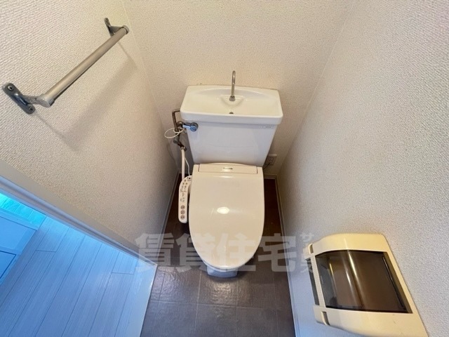 【堺市西区浜寺船尾町西のマンションのトイレ】