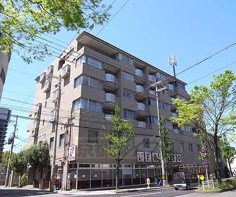 京都市左京区北白川山田町のマンションの建物外観