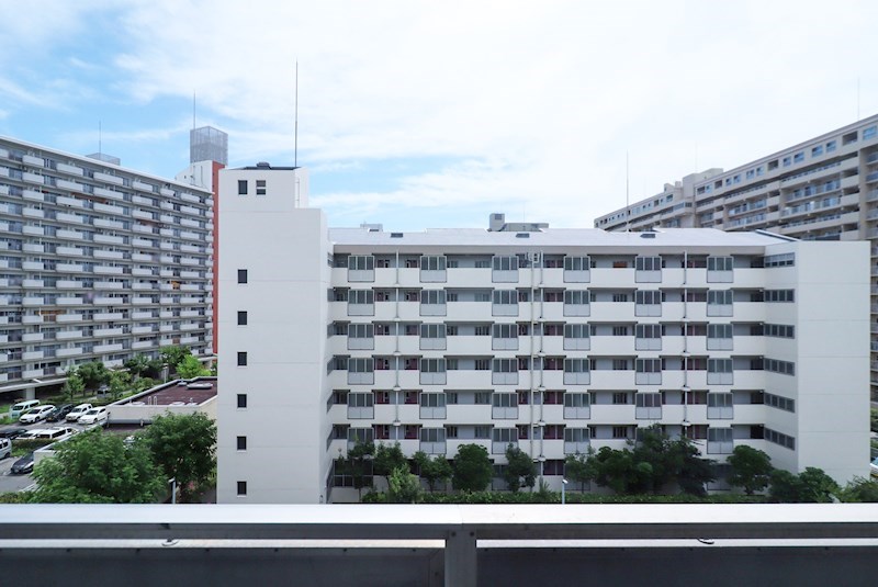 【神戸市中央区港島中町のマンションの眺望】