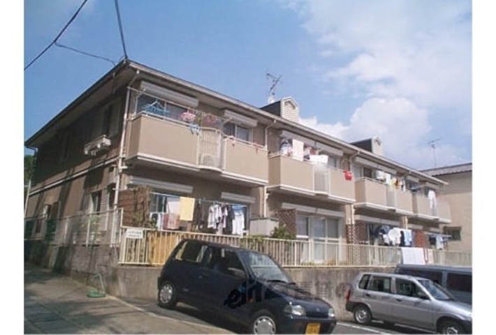 京都市西京区山田北ノ町のアパートの建物外観