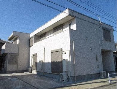 小田原市清水新田のアパートの建物外観