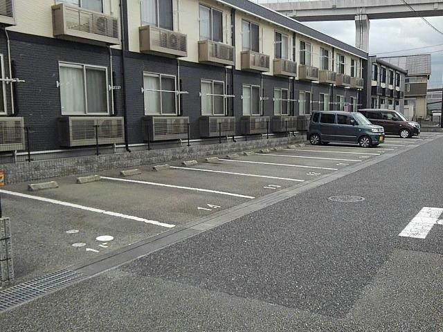 【レオネクストラフジワラの駐車場】