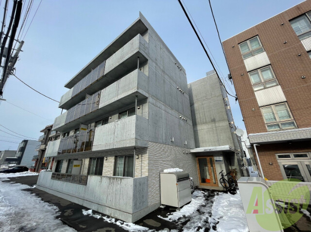 【札幌市北区麻生町のマンションの建物外観】