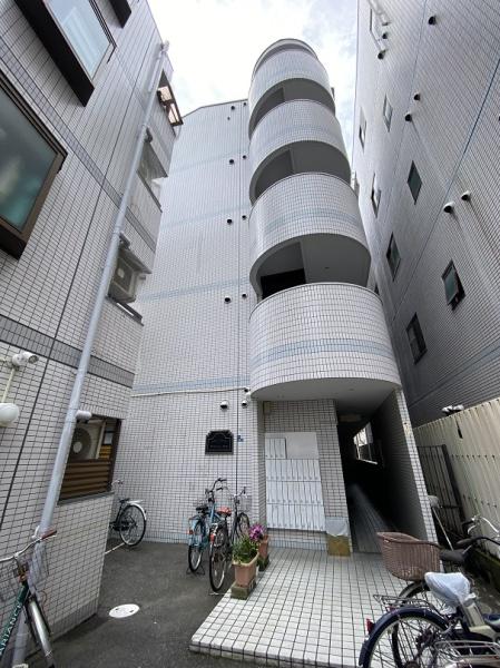 【門真市垣内町のマンションの建物外観】