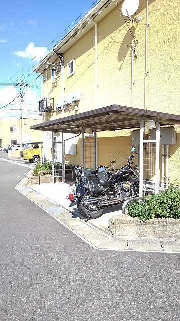 【クレセント　タツミIIの駐車場】