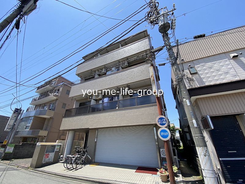 秦野市本町のマンションの建物外観