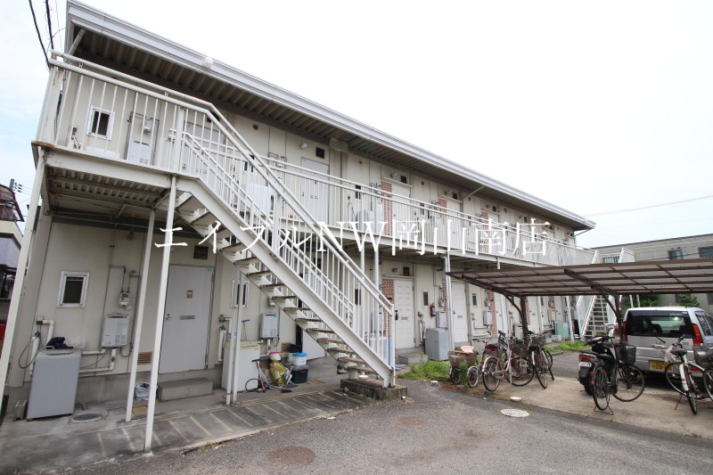 岡山市南区豊成のアパートの建物外観