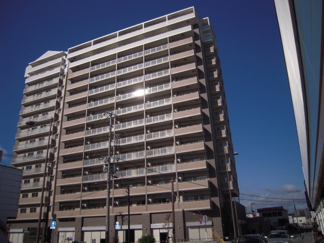 【ウィズマークス加古川駅前の建物外観】