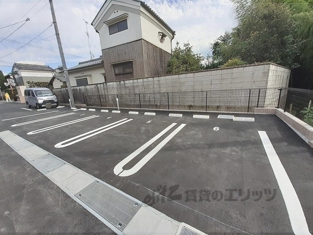 【大和郡山市額田部北町のアパートの駐車場】