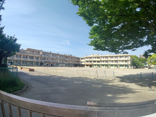 【グランデ IIの小学校】