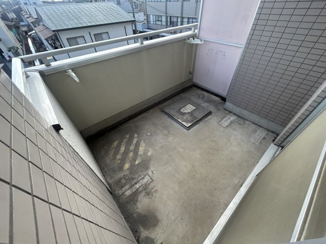 【姫路市飾磨区下野田のマンションのバルコニー】