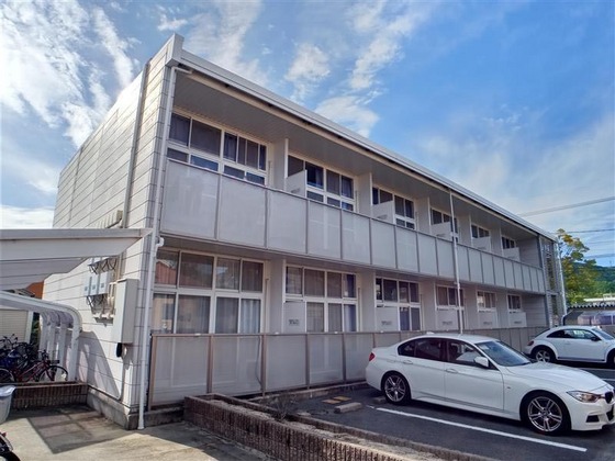 【岡山市北区学南町のアパートの建物外観】