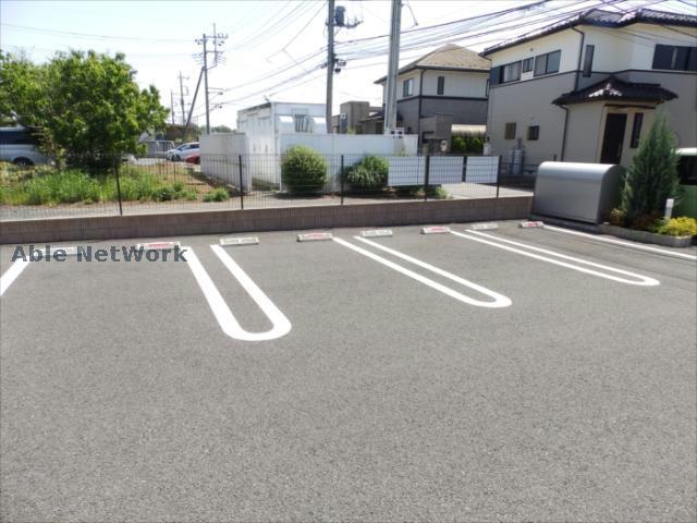 【古河市鴻巣のアパートの駐車場】