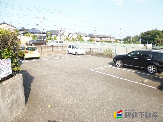 【小郡市希みが丘のアパートの駐車場】