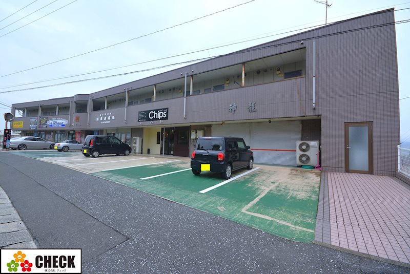 【田川市大字川宮のマンションの駐車場】