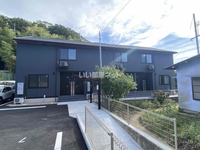 ホワイエ国富の外観写真