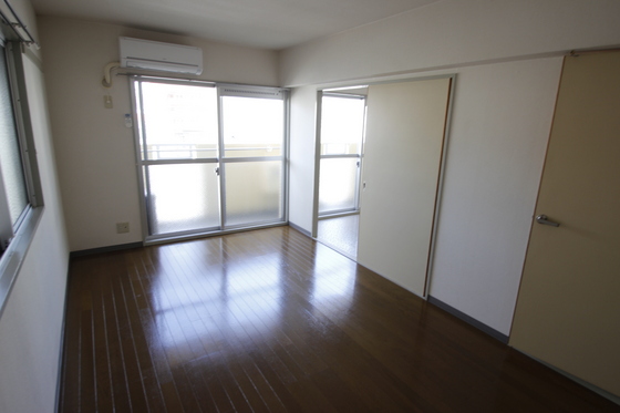 居室・リビング　※別室の写真です