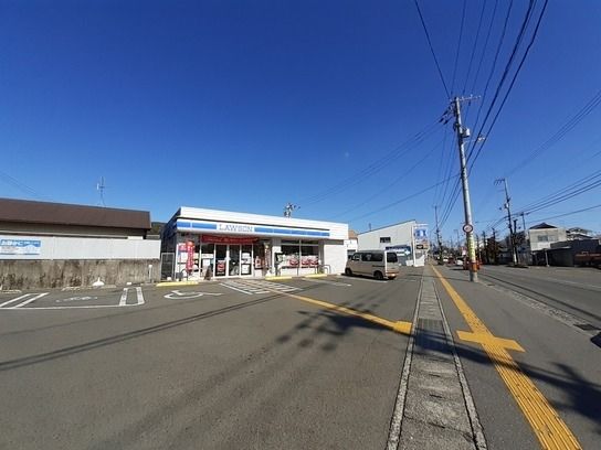 コンビニ　ローソン 高知中久万店（コンビニ）まで700m