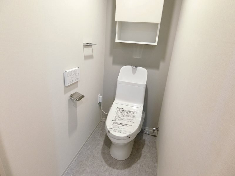 トイレ　吊戸棚の収納が活躍しそうです