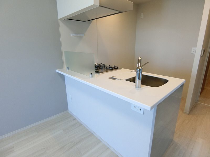 キッチン　対面式の3口コンロキッチンでお料理も捗りそうです♪