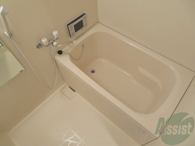 バス・シャワールーム　バスルームです。なんと、浴室にはＴＶモニター付いております。