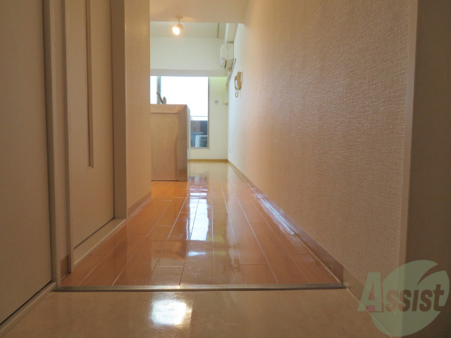 玄関　玄関の様子がこちらですね。段差が無いのでいいですね