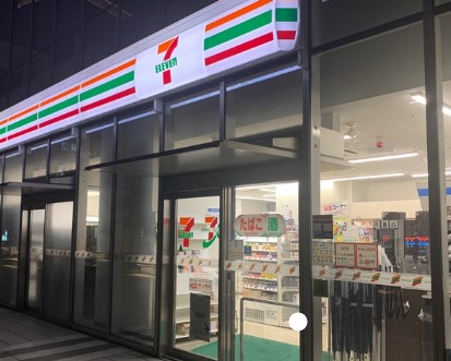 コンビニ　セブンイレブン プルデンシャルタワー店（コンビニ）まで12m